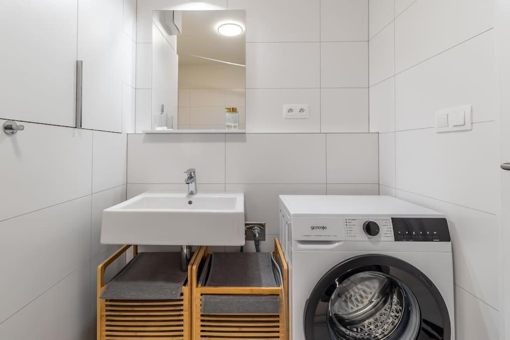 Cozy Apartment Near City Centrum And Bratislava Airport Exterior foto