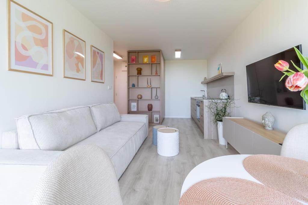 Cozy Apartment Near City Centrum And Bratislava Airport Exterior foto