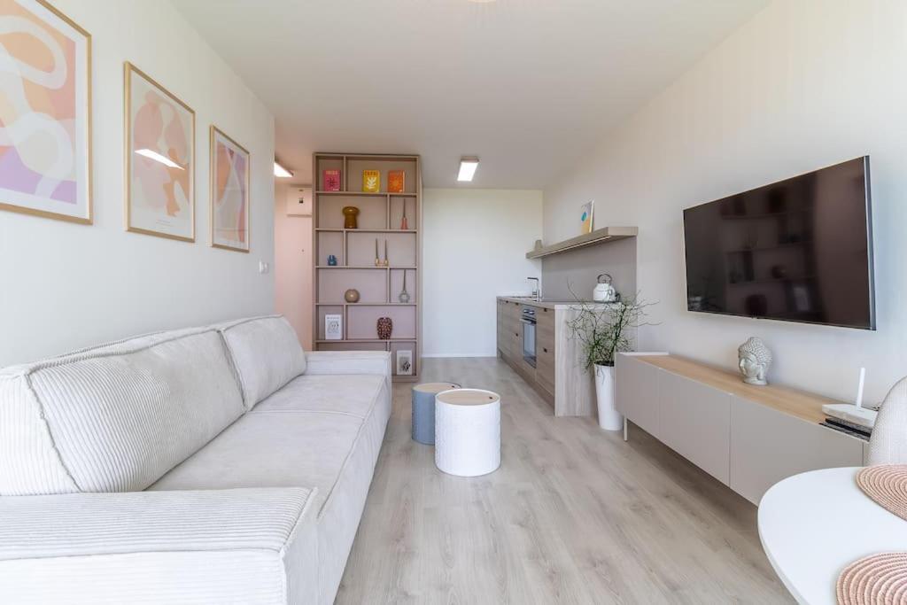 Cozy Apartment Near City Centrum And Bratislava Airport Exterior foto